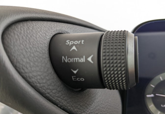 Подержанный автомобиль Lexus ES 2023 года (8 фото)