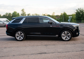 Подержанный автомобиль Hongqi E-HS9 2021 года (4 фото)