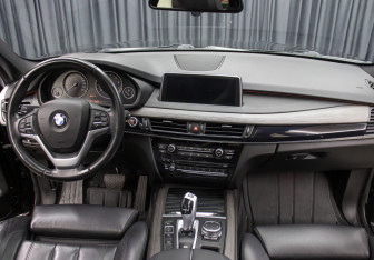 Подержанный автомобиль BMW X5 2016 года (14 фото)