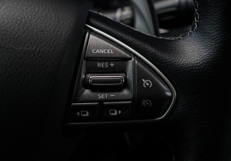 Подержанный автомобиль Infiniti Q50 2014 года (26 фото)