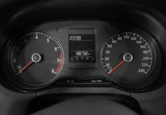 Подержанный автомобиль Volkswagen Polo Sedan 2015 года (12 фото)