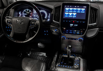 Подержанный автомобиль Toyota Land Cruiser Suv 2019 года (20 фото)