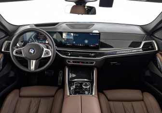 Подержанный автомобиль BMW X6 2025 года (14 фото)