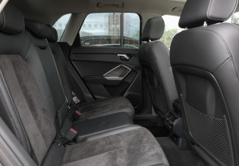Подержанный автомобиль Audi Q3 2021 года (12 фото)