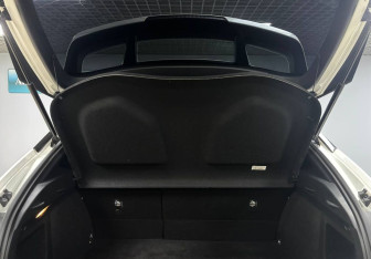 Подержанный автомобиль Toyota C-HR 2021 года (13 фото)