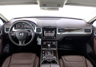 Подержанный автомобиль Volkswagen Touareg 2012 года (14 фото)