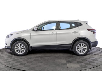 Подержанный автомобиль Nissan Qashqai 2020 года (8 фото)