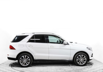 Подержанный автомобиль Mercedes-Benz GLE 2015 года (4 фото)