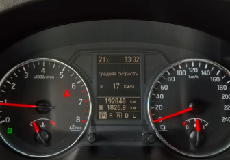 Подержанный автомобиль Nissan X-Trail 2012 года (18 фото)