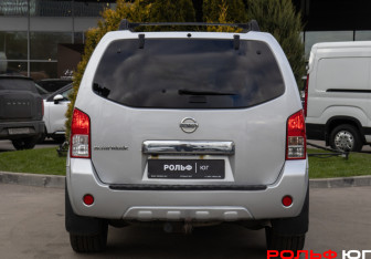 Подержанный автомобиль Nissan Pathfinder 2011 года (20 фото)