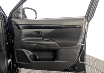 Подержанный автомобиль Mitsubishi Outlander 2018 года (24 фото)