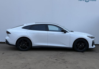 Подержанный автомобиль Changan UNI-V 2023 года (4 фото)