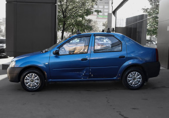 Подержанный автомобиль Renault Logan Sedan 2009 года (8 фото)