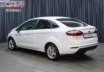 Подержанный автомобиль Ford Fiesta Sedan 2016 года (6 фото)