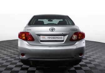 Подержанный автомобиль Toyota Corolla Sedan 2008 года (6 фото)
