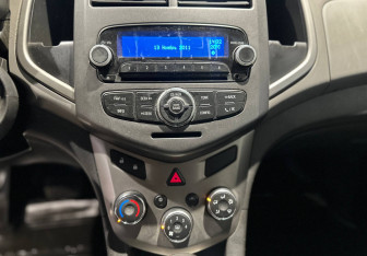 Подержанный автомобиль Chevrolet Aveo Hatchback 2012 года (6 фото)