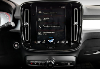 Подержанный автомобиль Volvo XC40 2020 года (15 фото)