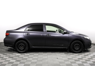 Подержанный автомобиль Toyota Corolla Sedan 2012 года (4 фото)