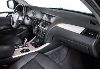 Подержанный автомобиль BMW X3 2013 года (11 фото)