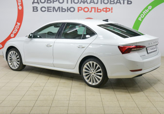 Подержанный автомобиль Skoda Octavia Liftback 2021 года (6 фото)