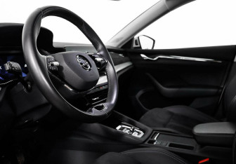 Подержанный автомобиль Skoda Octavia Liftback 2020 года (7 фото)