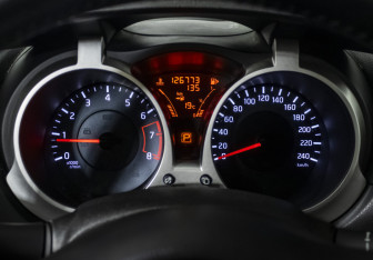 Подержанный автомобиль Nissan Juke 2012 года (13 фото)