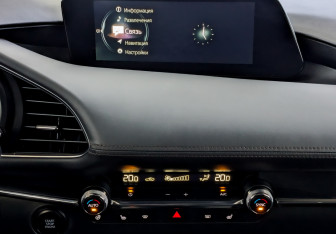 Подержанный автомобиль Mazda 3 Hatchback 2019 года (15 фото)