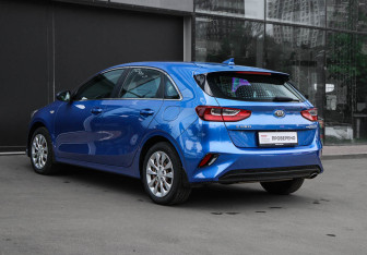 Подержанный автомобиль Kia Ceed Hatchback 2018 года (6 фото)