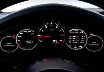 Подержанный автомобиль Porsche Cayenne 2019 года (13 фото)