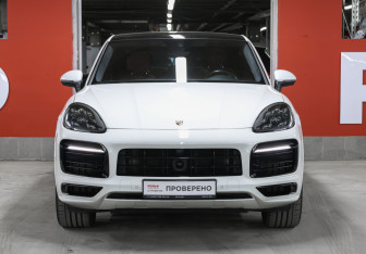 Подержанный автомобиль Porsche Cayenne 2020 года (2 фото)