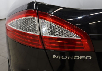 Подержанный автомобиль Ford Mondeo Sedan 2007 года (20 фото)