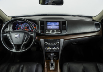 Подержанный автомобиль Nissan Teana 2011 года (13 фото)