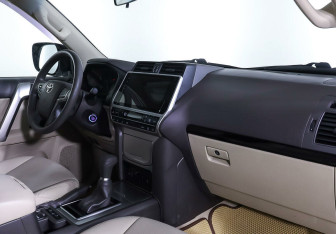 Подержанный автомобиль Toyota Land Cruiser Prado 2021 года (9 фото)