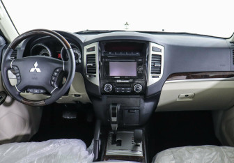 Подержанный автомобиль Mitsubishi Pajero 2021 года (6 фото)