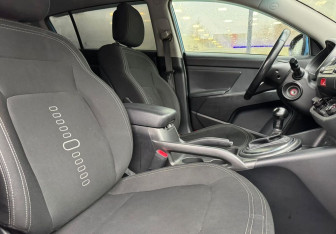 Подержанный автомобиль Kia Sportage 2010 года (10 фото)