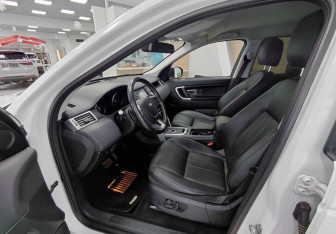 Подержанный автомобиль Land Rover Discovery Sport 2015 года (8 фото)