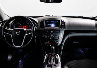 Подержанный автомобиль Opel Insignia Sedan 2010 года (11 фото)