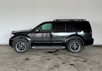 Подержанный автомобиль Nissan Pathfinder 2008 года (8 фото)