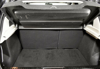 Подержанный автомобиль Renault Sandero 2014 года (11 фото)