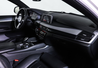 Подержанный автомобиль BMW X6 2016 года (11 фото)