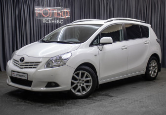 Подержанный автомобиль Toyota Verso 2012 года (1 фото)