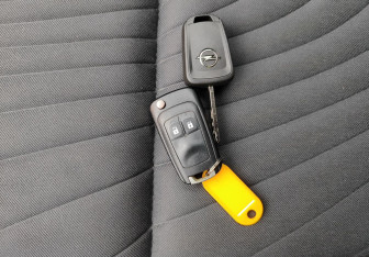 Подержанный автомобиль Opel Astra Sedan 2014 года (15 фото)