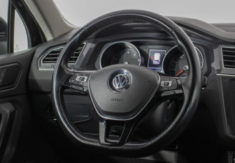 Подержанный автомобиль Volkswagen Tiguan 2018 года (15 фото)