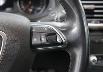 Подержанный автомобиль Audi Q3 2015 года (16 фото)