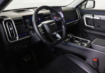 Подержанный автомобиль Jaecoo J7 2024 года (15 фото)