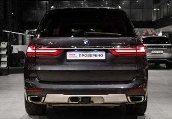 Подержанный автомобиль BMW X7 2020 года (5 фото)