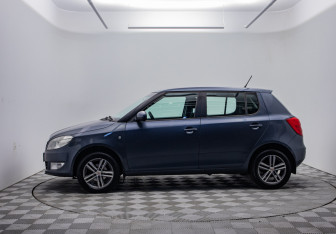 Подержанный автомобиль Skoda Fabia Hatchback 2012 года (8 фото)