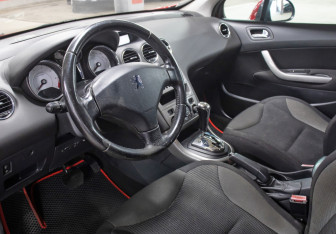 Подержанный автомобиль Peugeot 308 Hatchback 2009 года (12 фото)