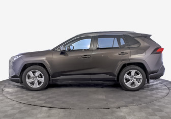 Подержанный автомобиль Toyota RAV4 2020 года (8 фото)
