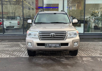 Подержанный автомобиль Toyota Land Cruiser Suv 2013 года (2 фото)